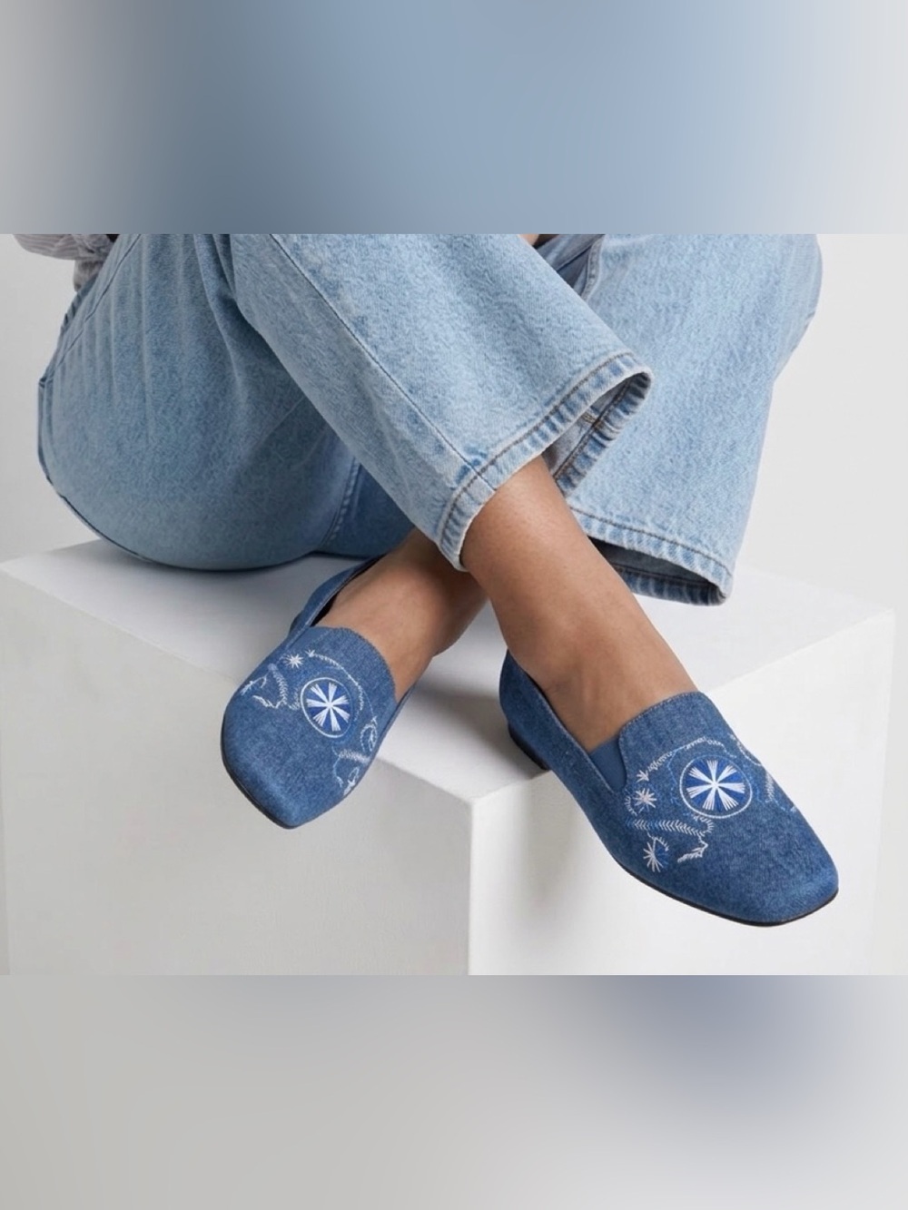Amanda Blue Denim Embroidered Slip-On Loafers Vintage Like New SZ 7